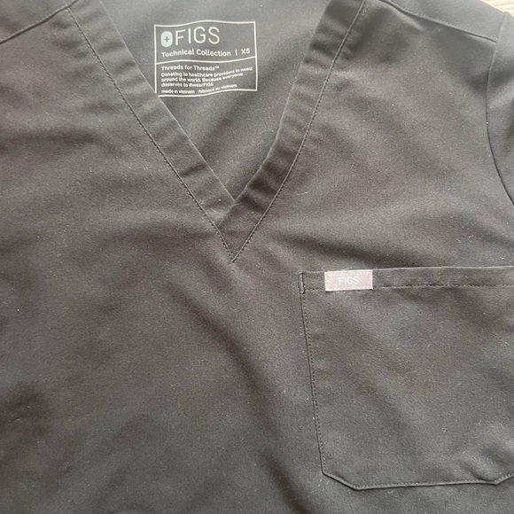 FIGS Black Long Sleeve Scrub Top - Picture 2 of 2